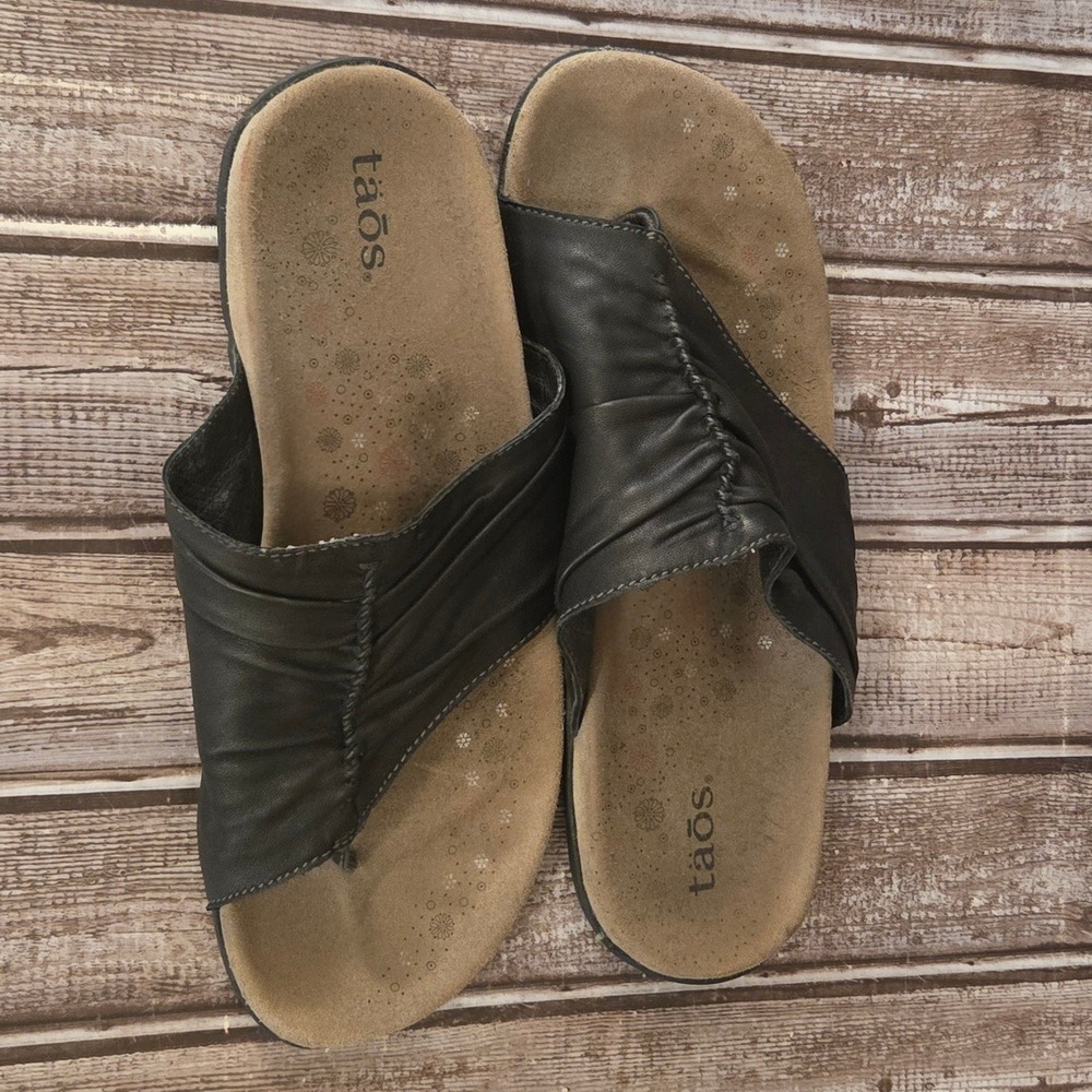 Sz 8 Womens Taos Gift Black Ruched Leather Comfort Thong Slides Sandals VGUC - Picture 4 of 6